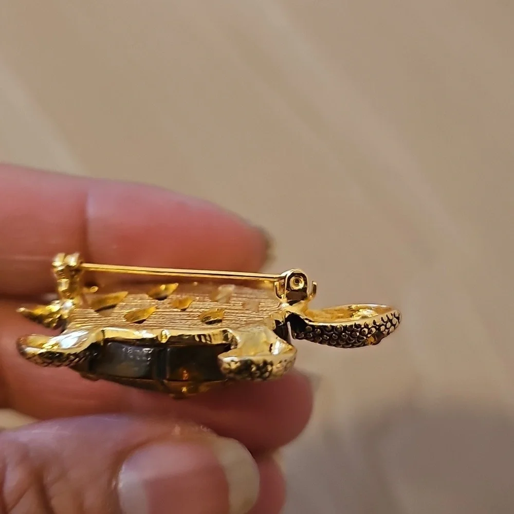 Turtle Brooch - Picture 3 of 3